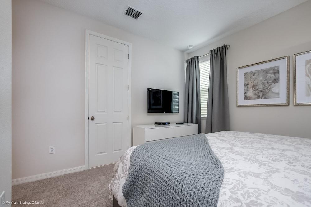 9 Bdrm 6,5 B Villa W Private Pool