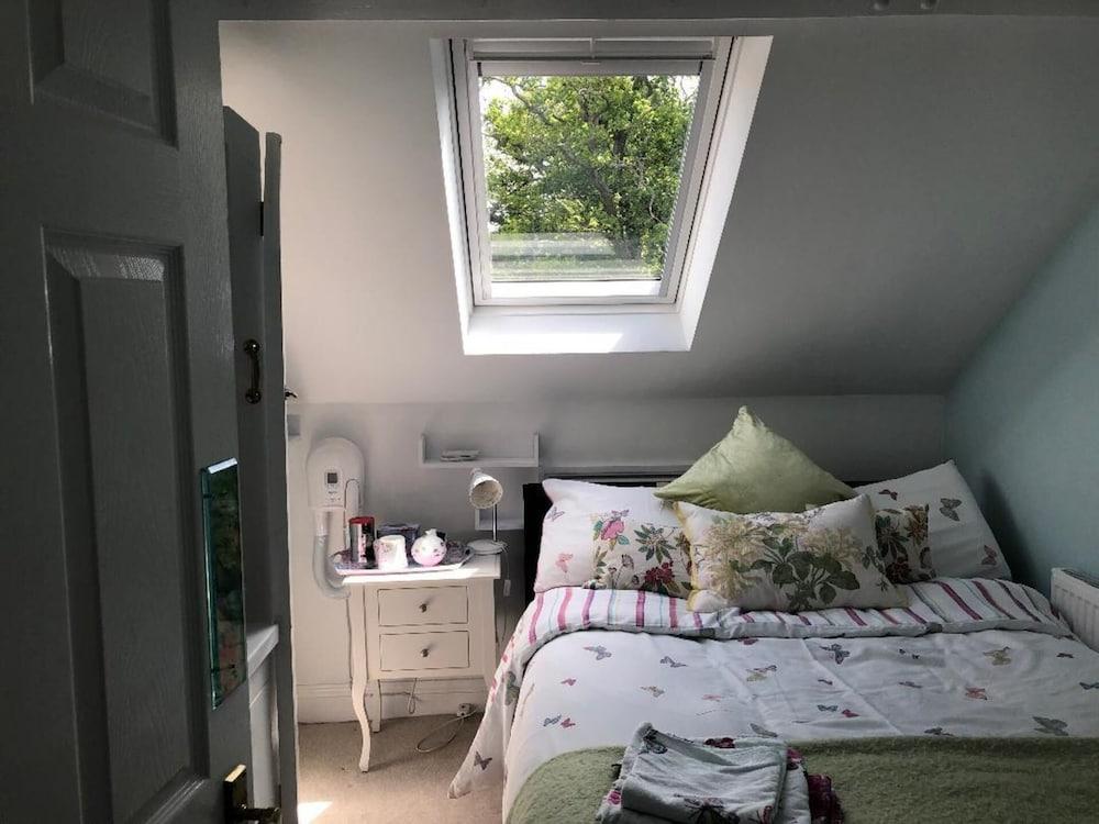 Immaculate 4-bed Apartment in Bournemouth & spa