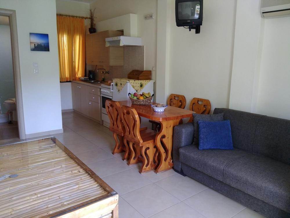 Spaceful Apartment With Veranda 'n Garden