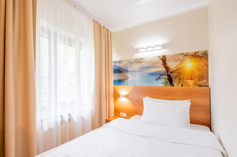 Aura Aquarelle Hotel