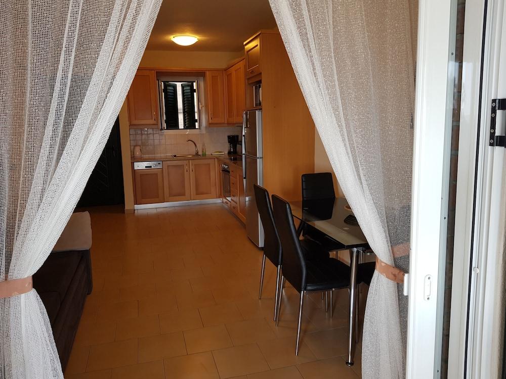 Glyfada Beachfront Housel Ab4g