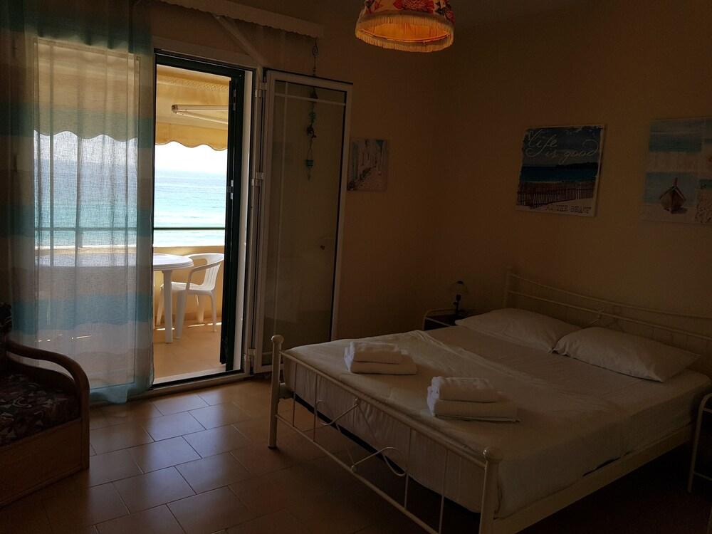 Glyfada Two Floors Maizonette Aa2g 61