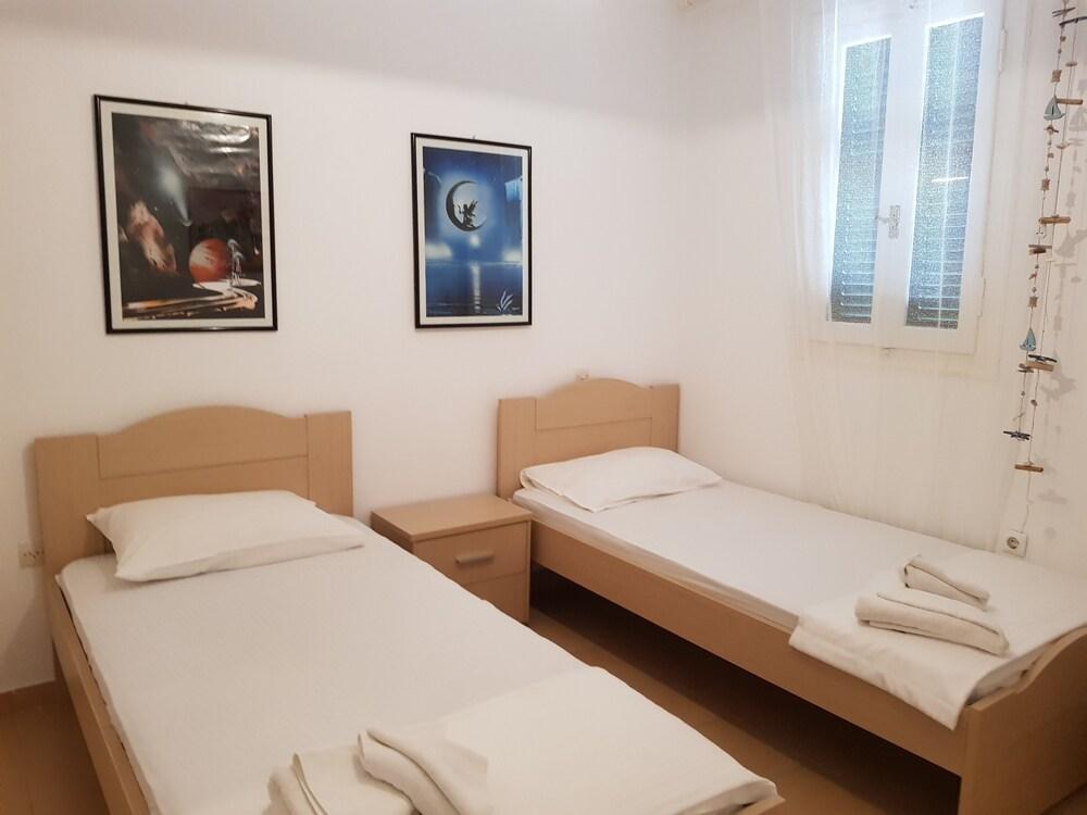 Glyfada Two Floors Maizonette Aa2 62