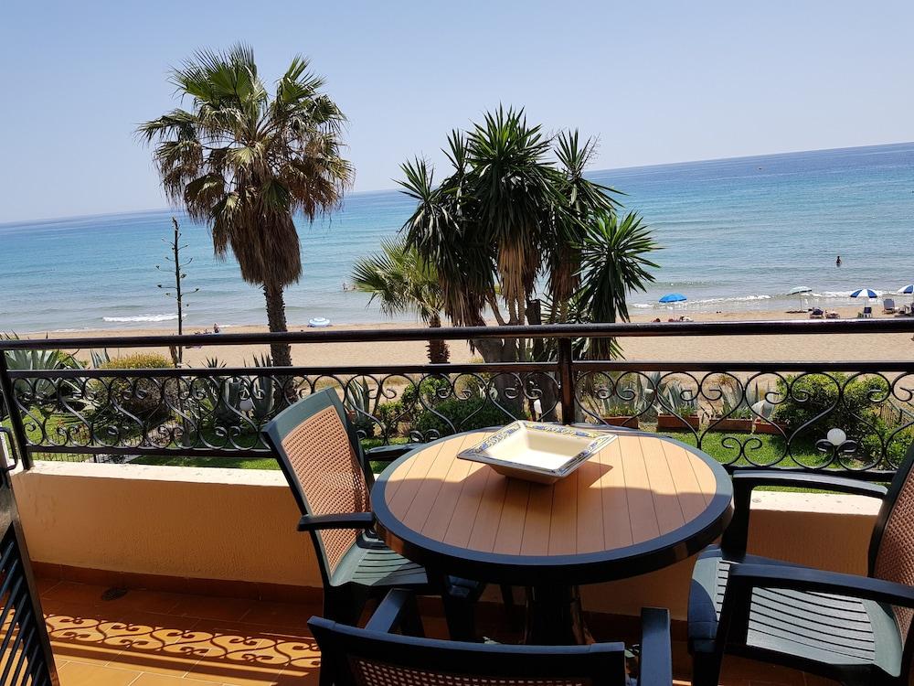 Corfu Glyfada Beachfront Apartment 7