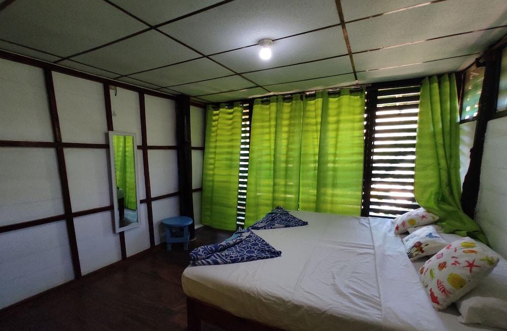 Playa Hermosa Ecolodge