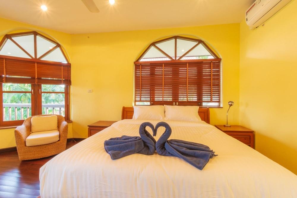 4 BR Pool Villa in Great Location - CV4