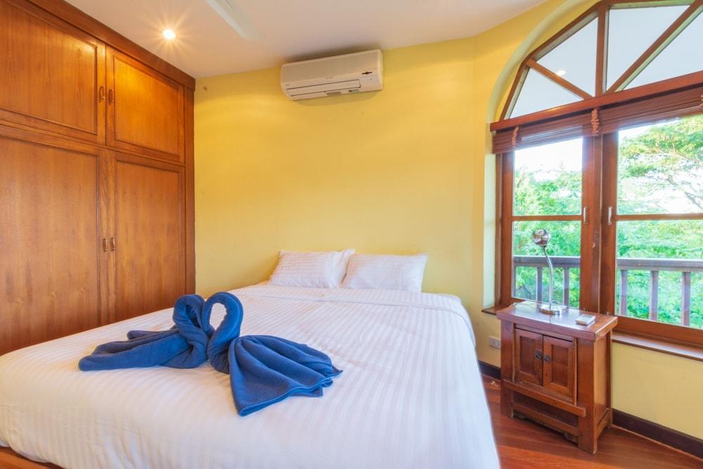 4 BR Pool Villa in Great Location - CV4