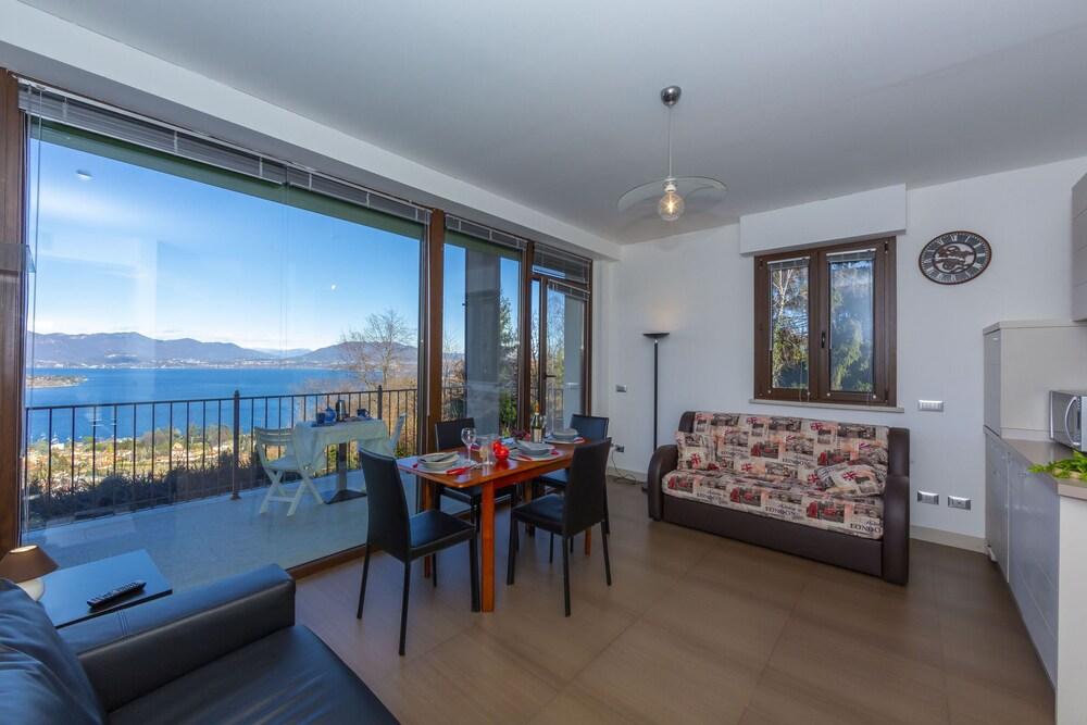 Sole di Meina Pool and Lake View