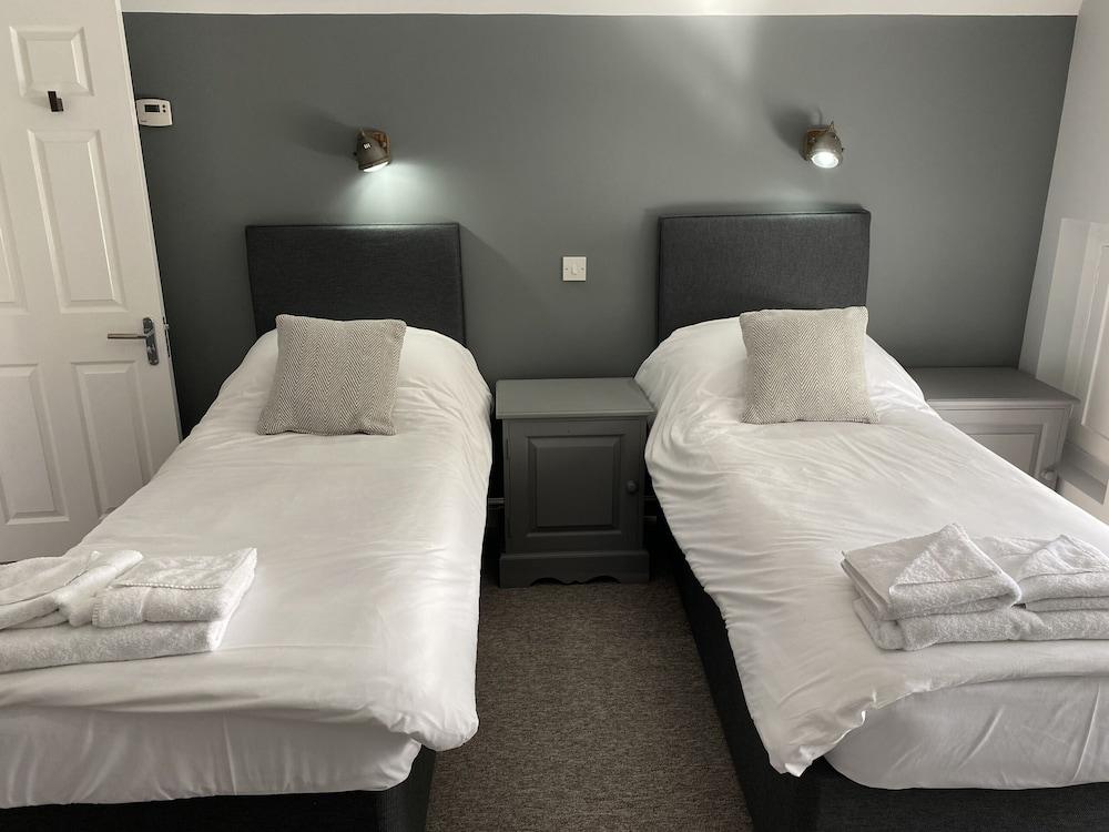 The Roade House Rooms