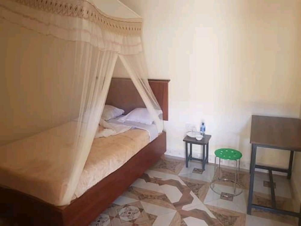 The Loop Guest House and Restaurant