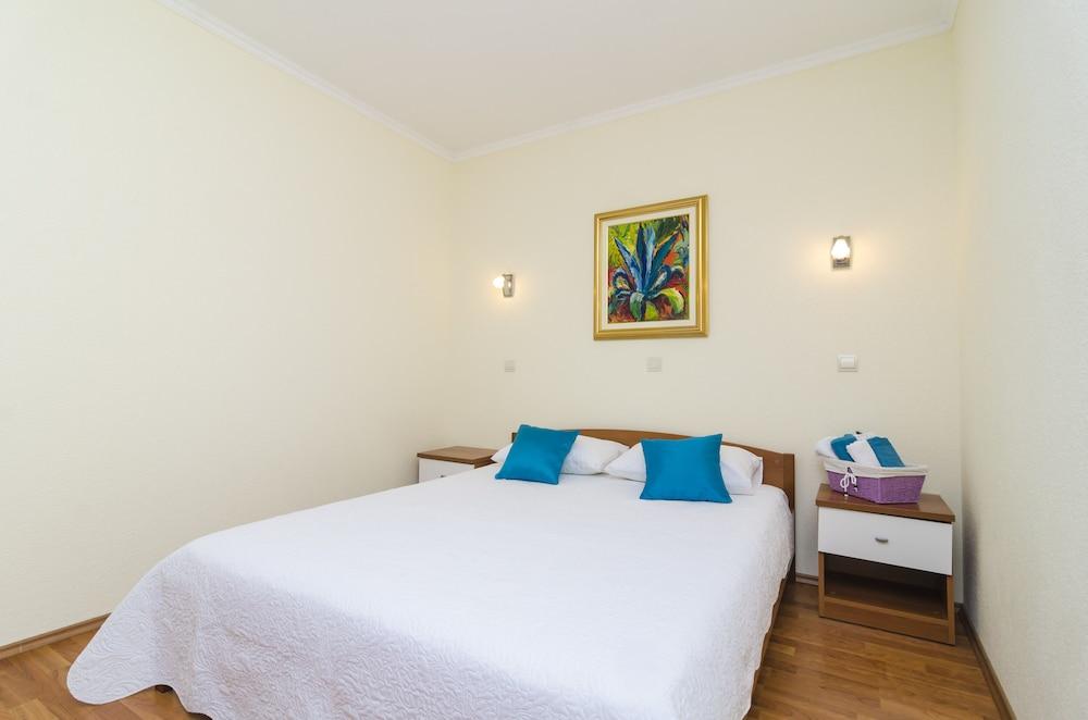 Apartments Dora Mljet