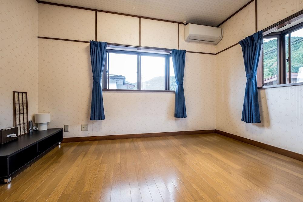 Classic Japan Living Asama