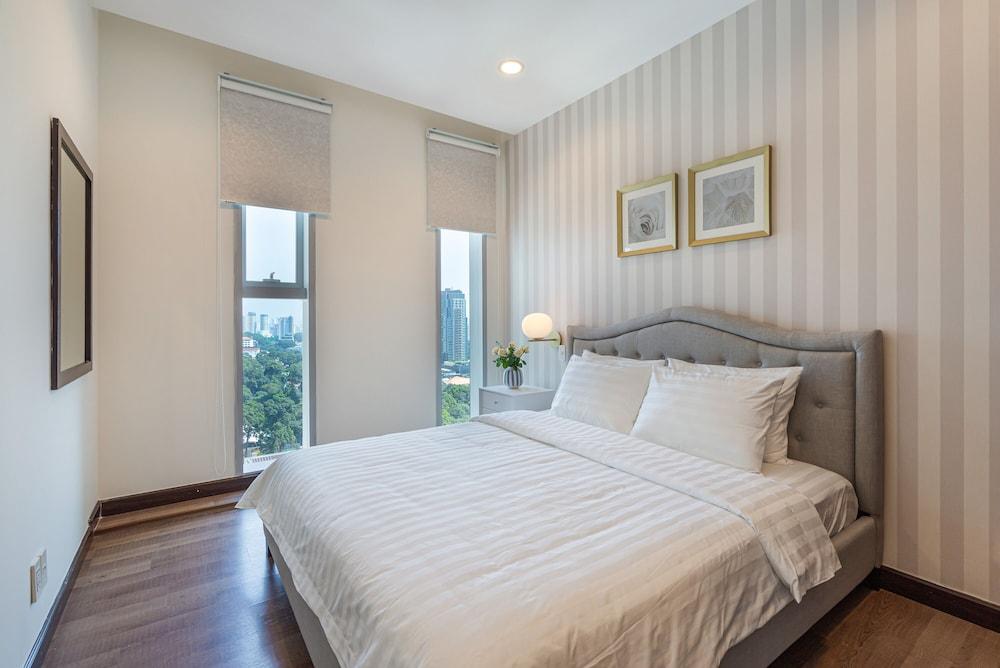 Saigon Skyline Suite in Central District 1