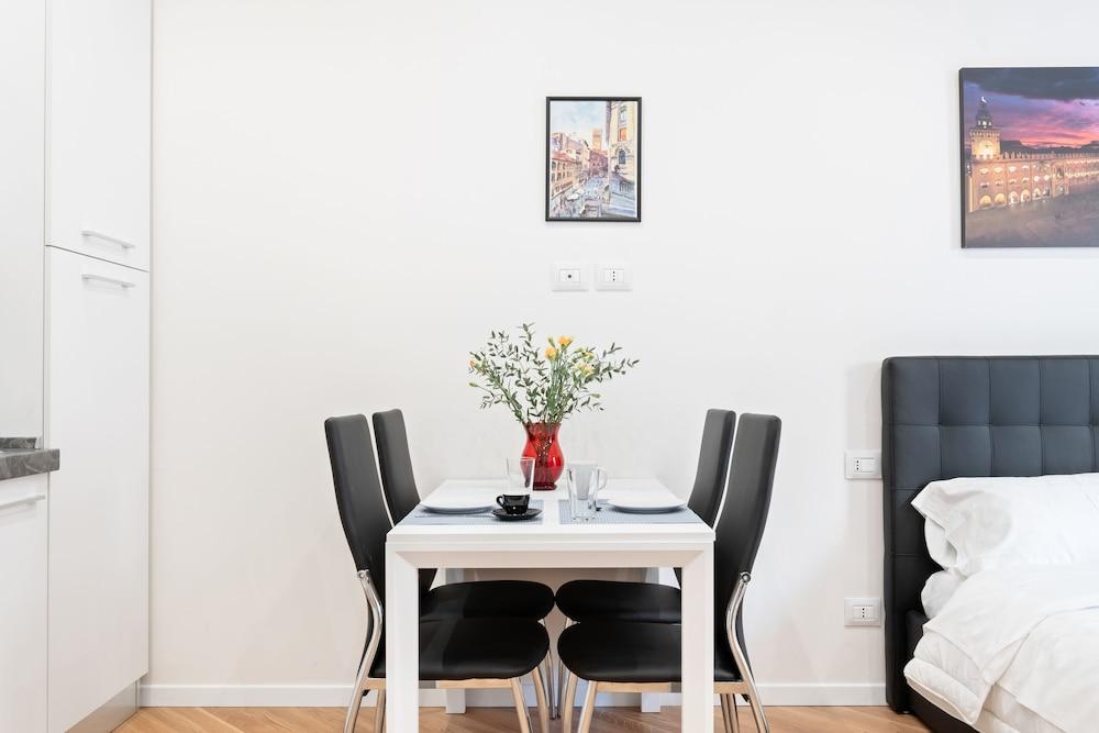 Monolocale tra Piazza del Nettuno e le Due Torri