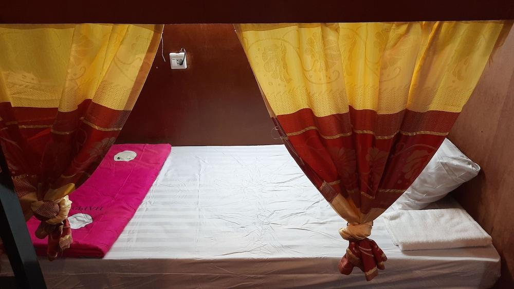 RD Hostel & Restaurant