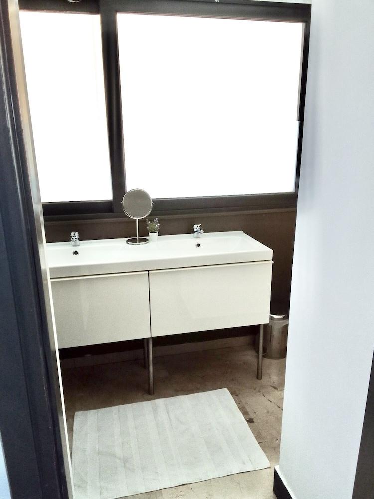 Impeccable 3-bed Apartment in Athens