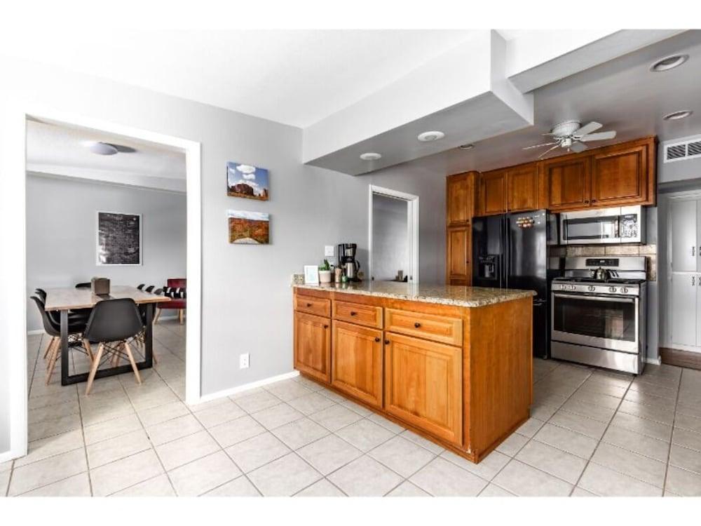 ELM - Modern 4BD / Private Pool & Walk to Biltmore