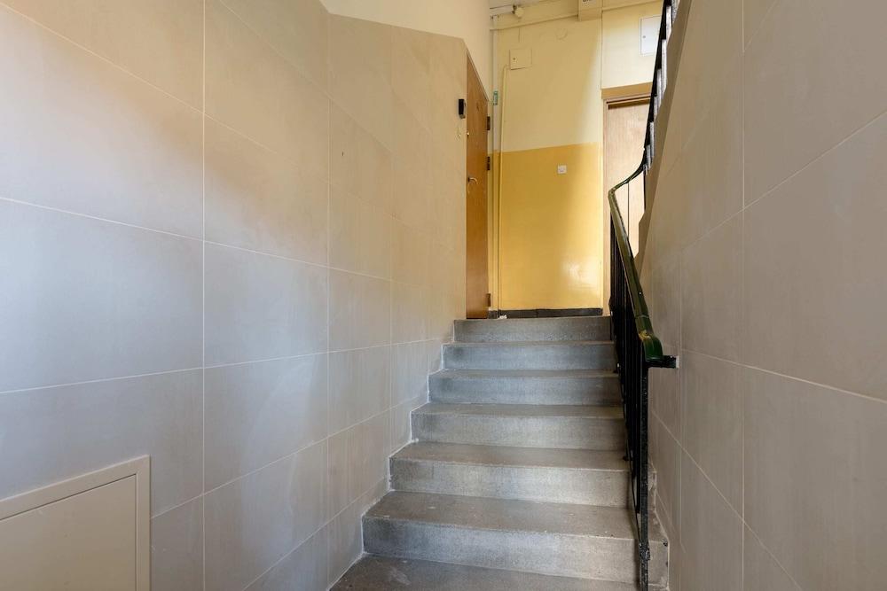 Saska Kepa Modern Apartment