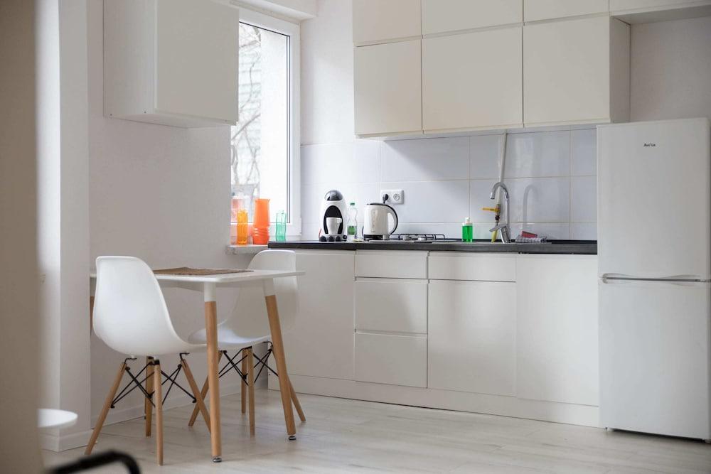 Rondo ONZ Sunny Apartment