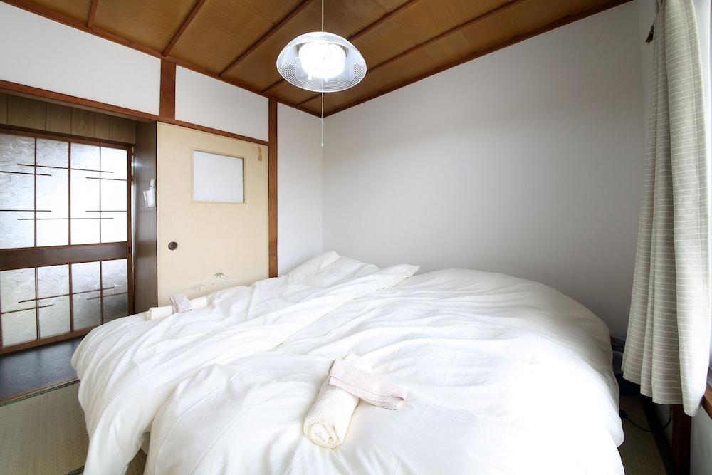 EX Two-story old private house Matsubara