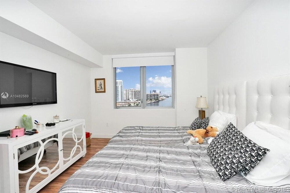 1101 Miami Beach Walk Resort 63399