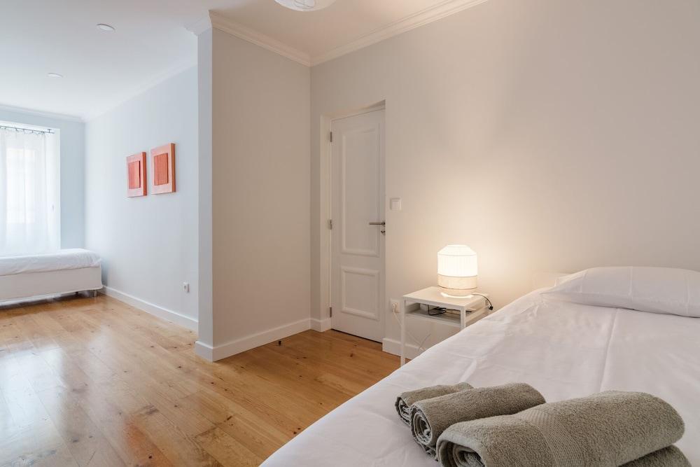 Penha1 · Lisbon's Charming and Bright Apartment