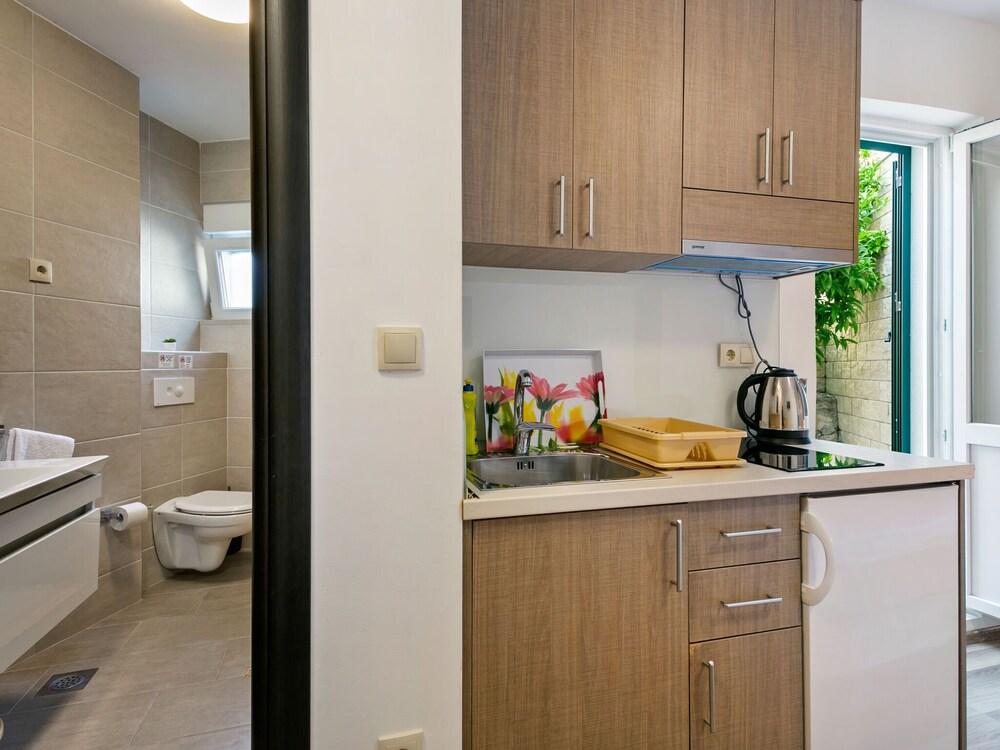 Simplistic Apartment in Drvenik near Beach Lučica