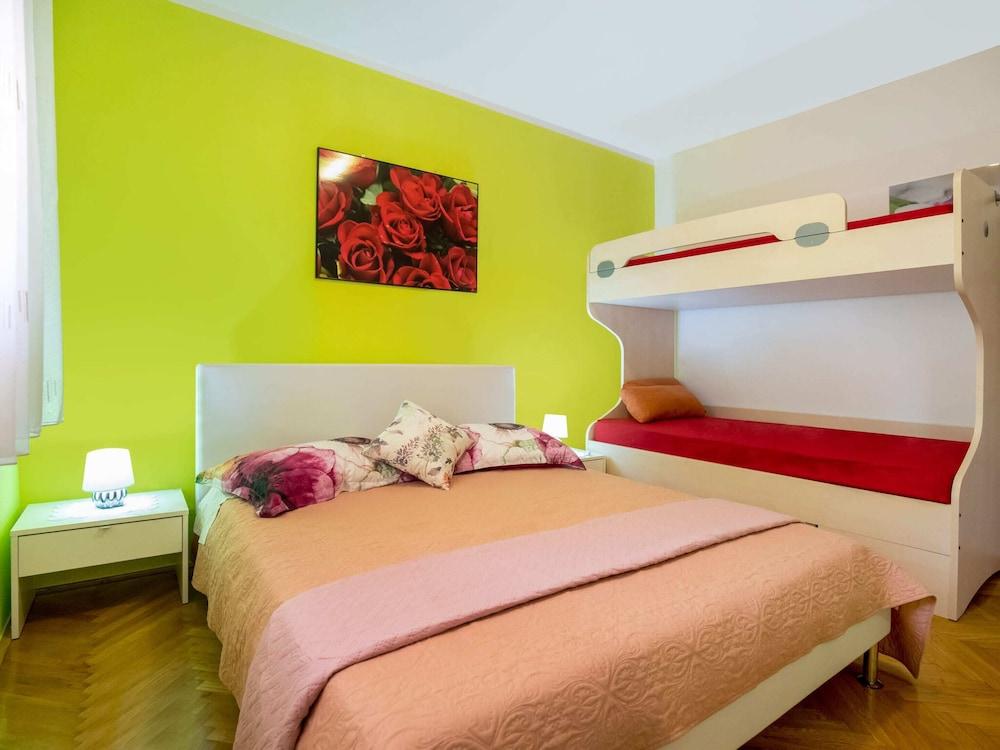 Simplistic Apartment in Vir With Garden