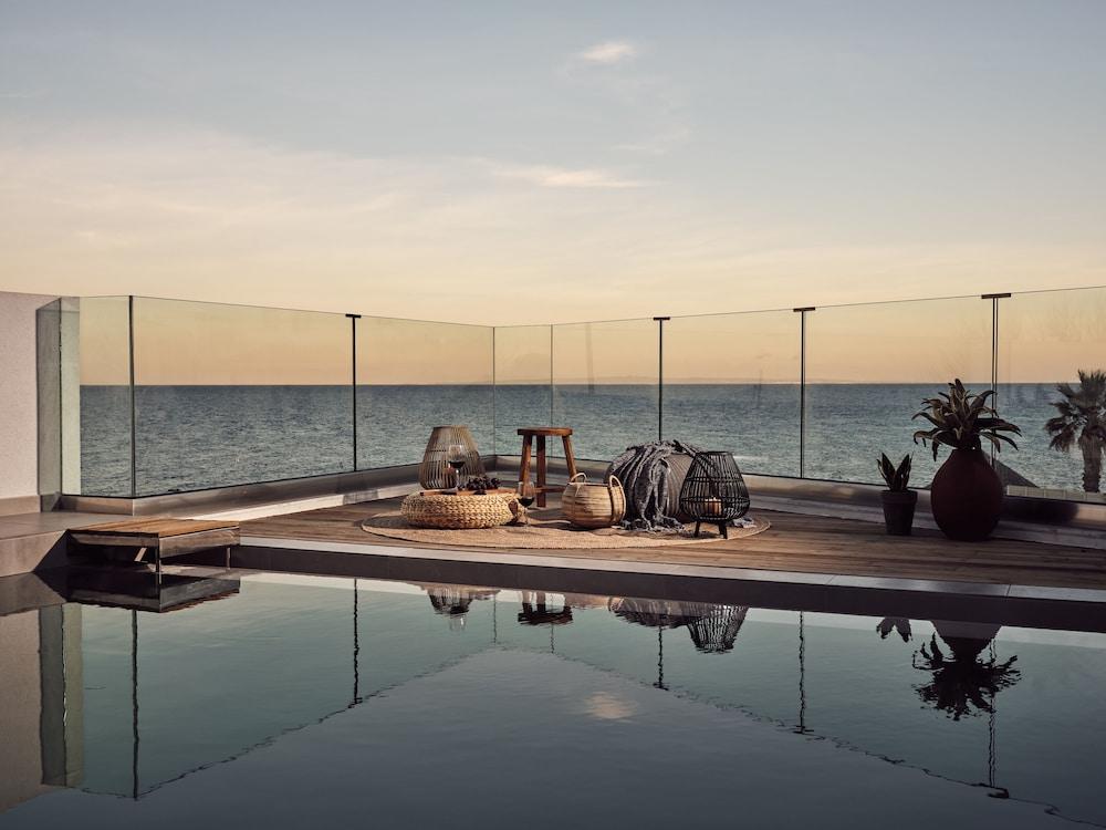 Oceanis Luxury Suites