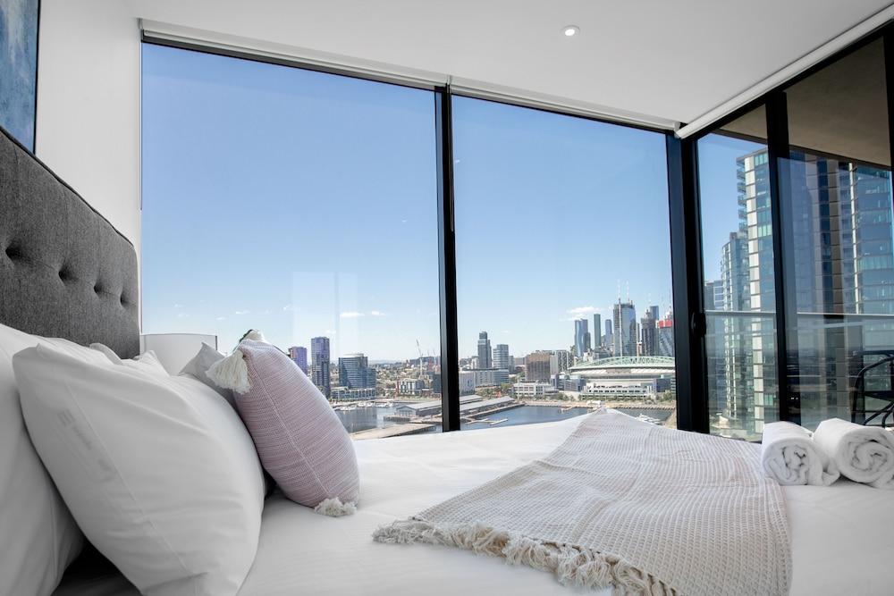 Central Melbourne 2br2bt APT on Collins St+parking