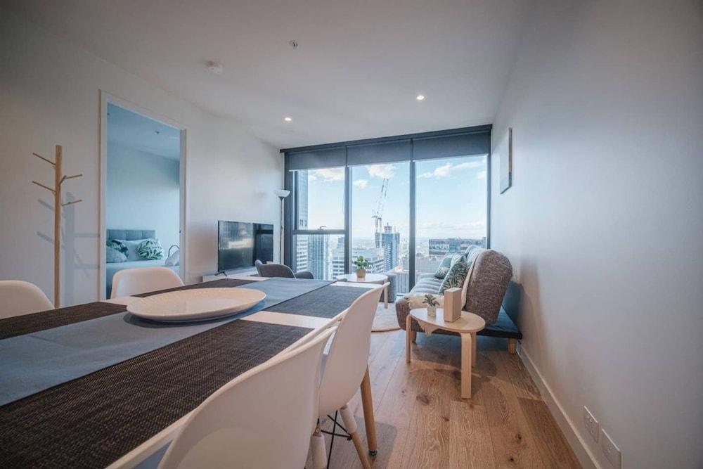 Modern Living@collins Centro Location 2BR