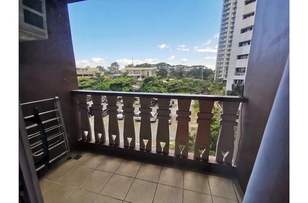 SweetSuites at Pine Crest New Manila