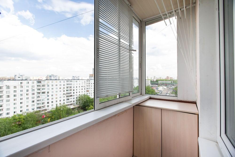 Lux Apartments Uralskaya