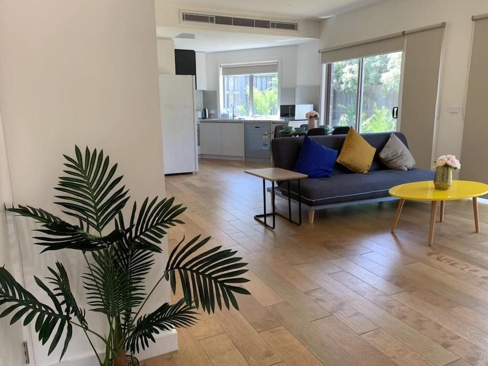 Delicate Bundoora townhouse 10