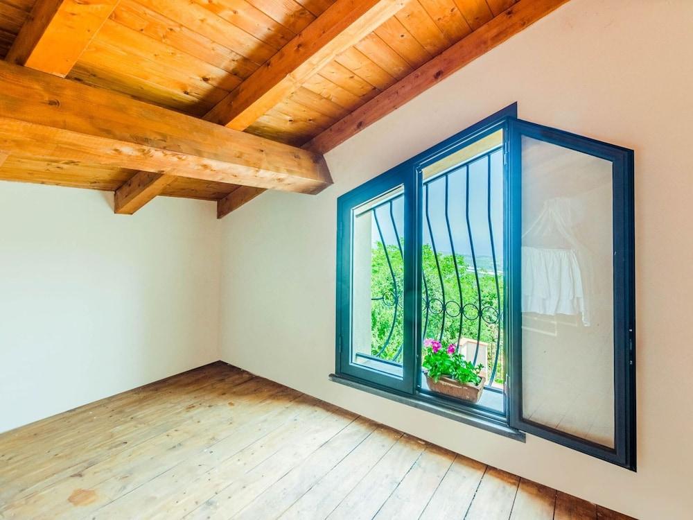 Charming Villa With Pool and Panoramic Surroundings