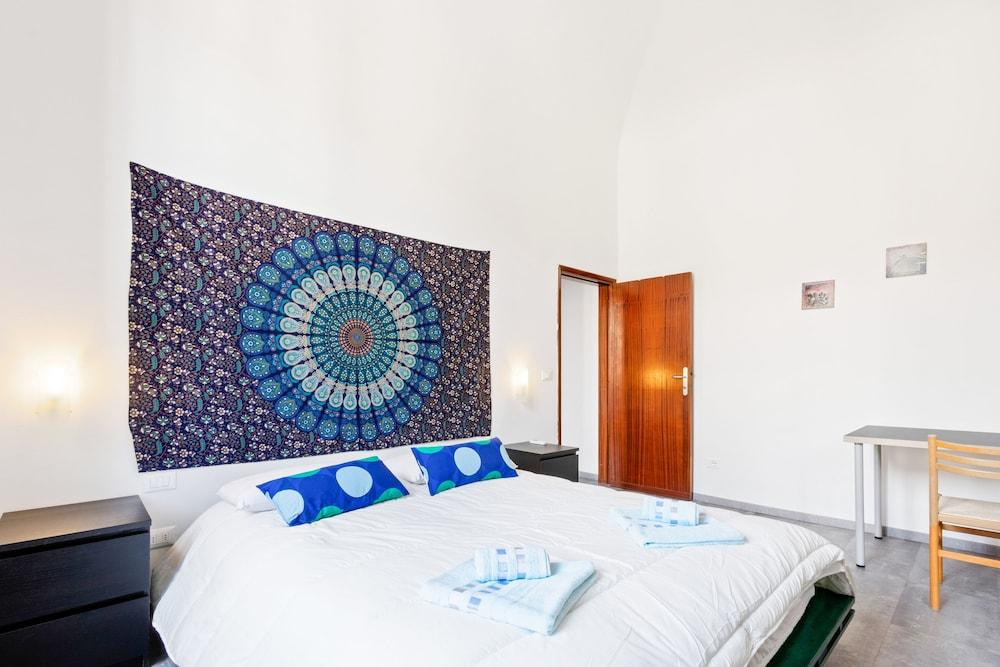 Piazza Alberti Apartment with Terrace