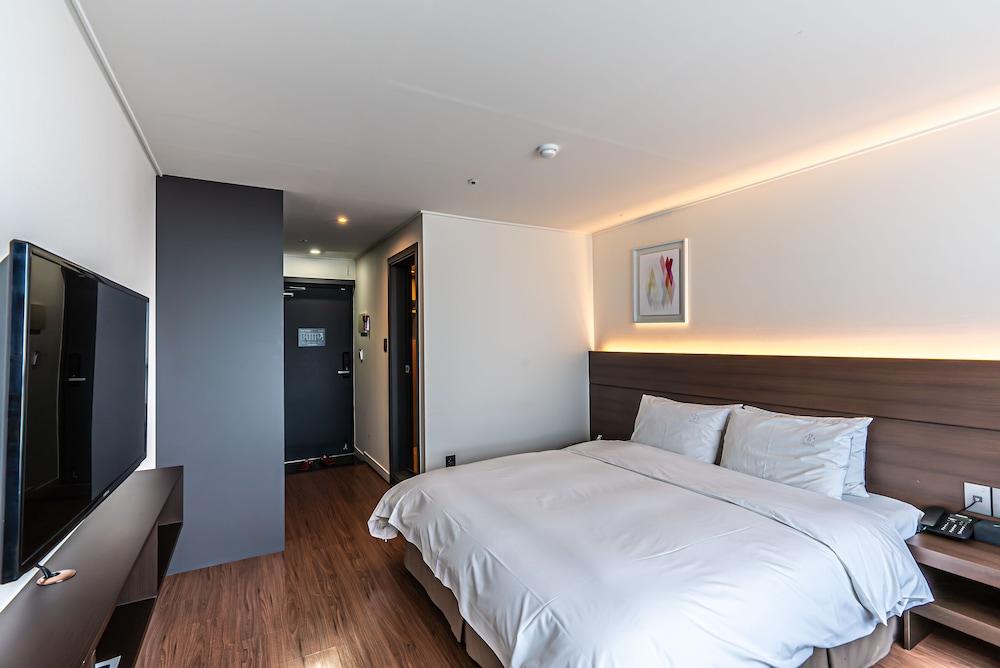 Hotel The Grang Jungmun