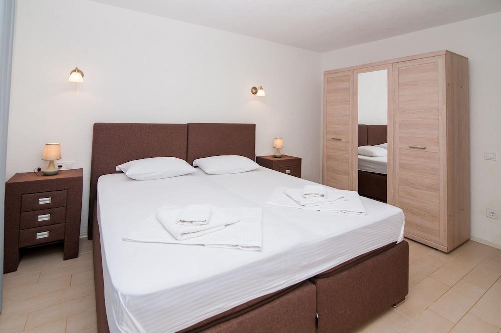 Open Sea Luxury Apartments