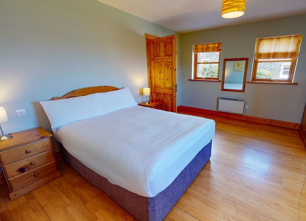Dingle Courtyard Cottages 2 Bed Sleeps 4