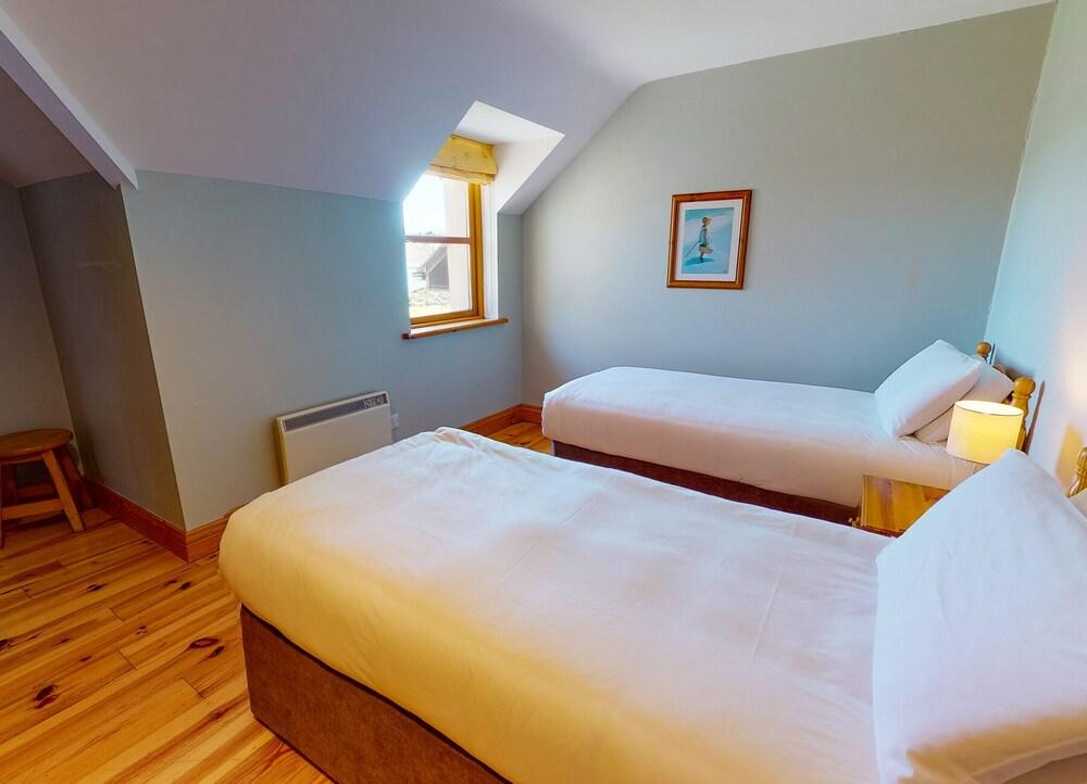 Dingle Courtyard Cottages 2 Bed Sleeps 4