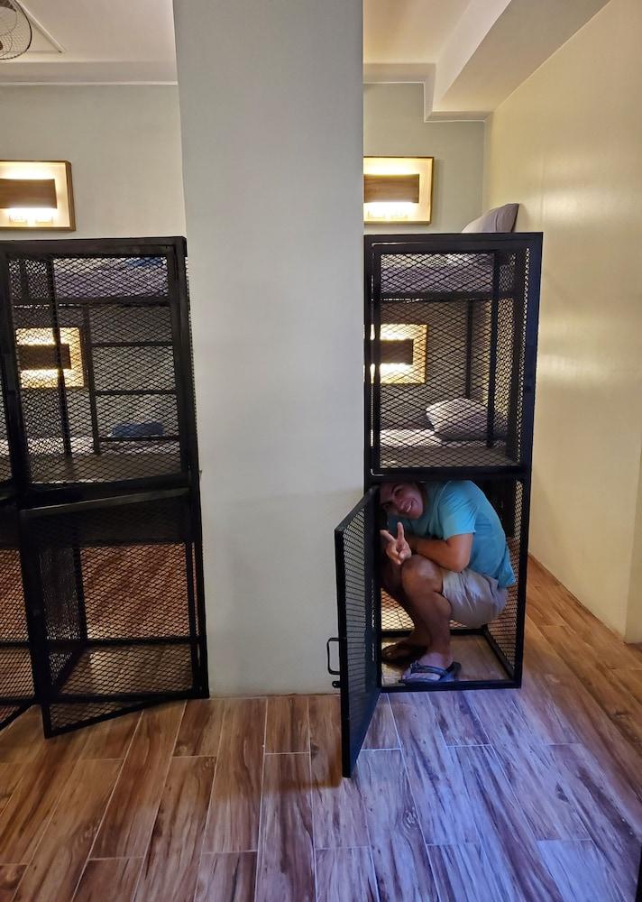 Outpost Hostel - Coron - Adults Only