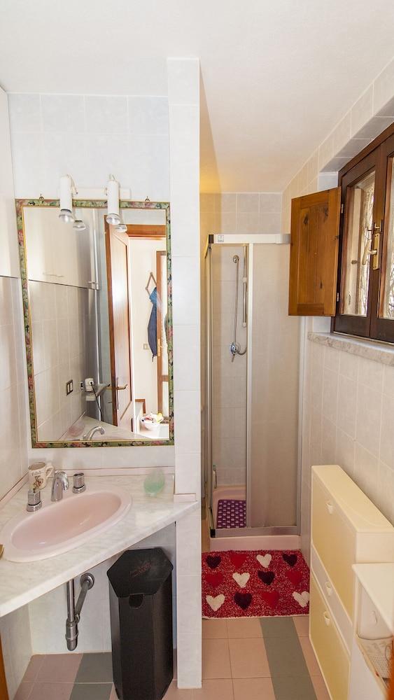 Fantastic Sardinia Casa Castas cast01