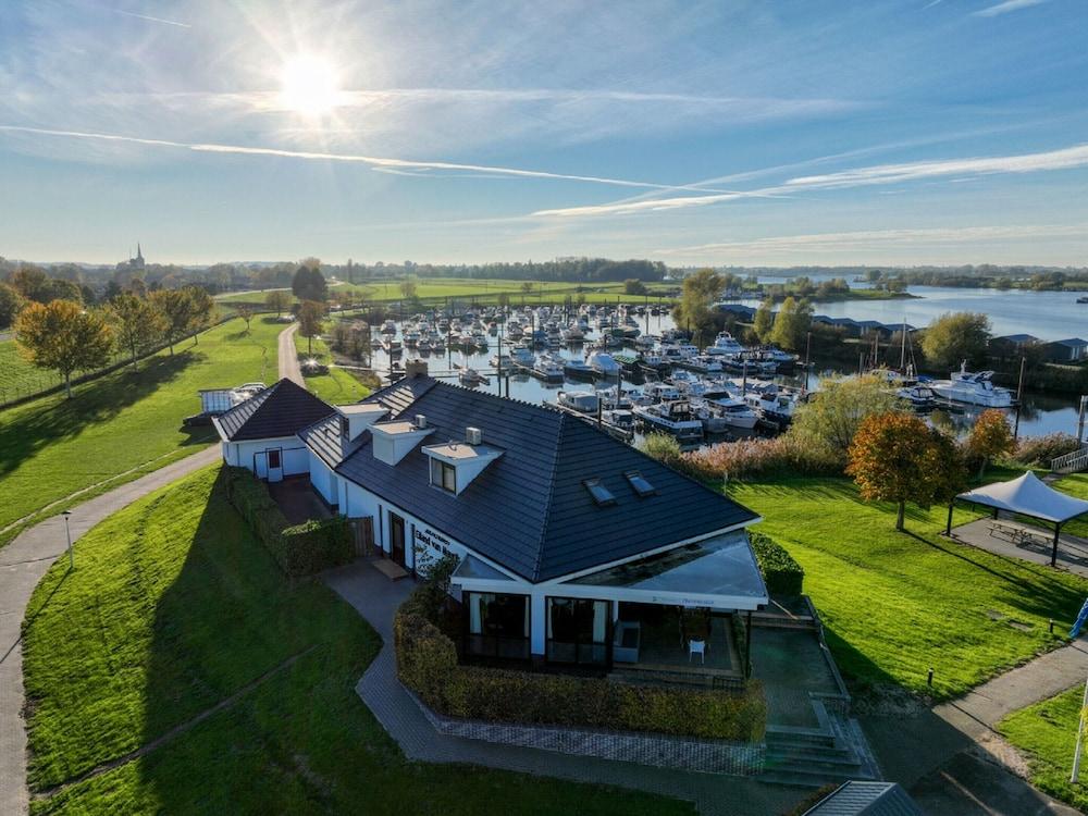 Chalet With Terrace at the Lake and Beach
