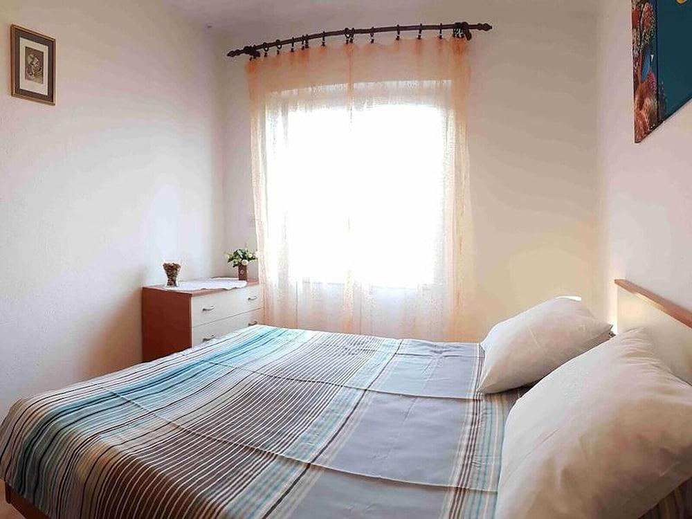 Supetar Central Child-friendly and Dog-friendly Apartment Near Beach