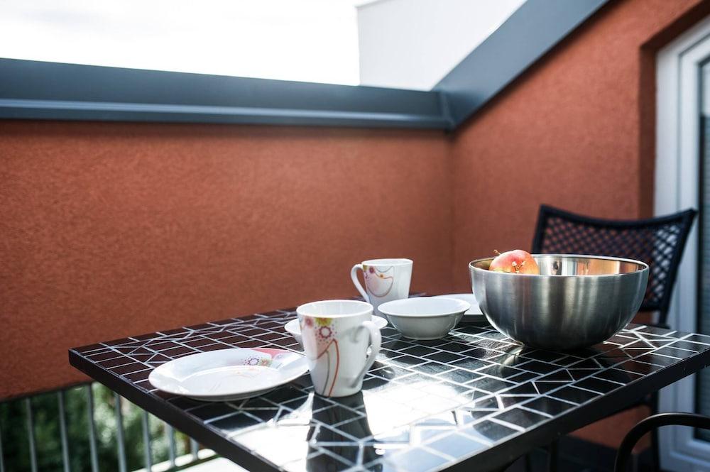 No5 Town-view Attic Studio