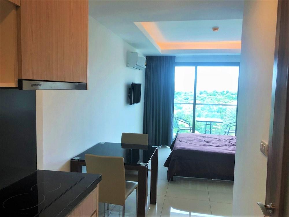 Laguna Beach Resort 2 Studio Condo Pattaya