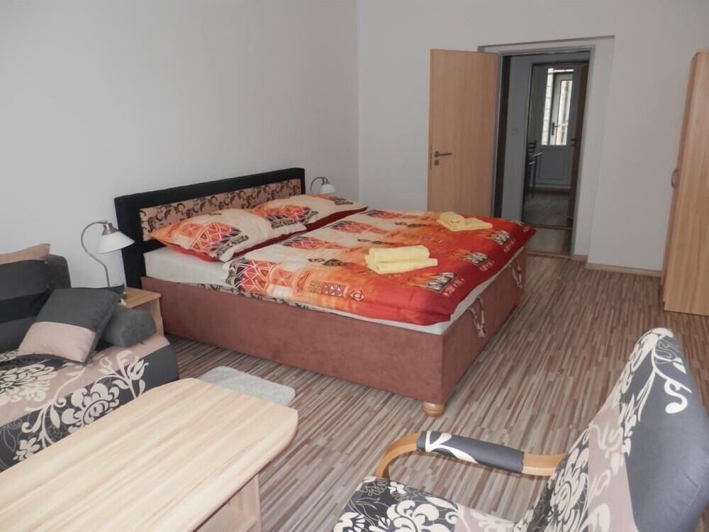 Apartment No. 27 Zeyerova 3