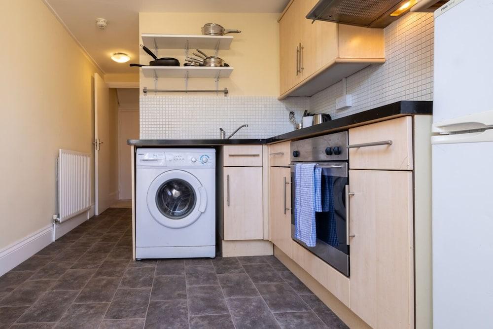 Bright City Centre Flat With Sea 2 Mins Away