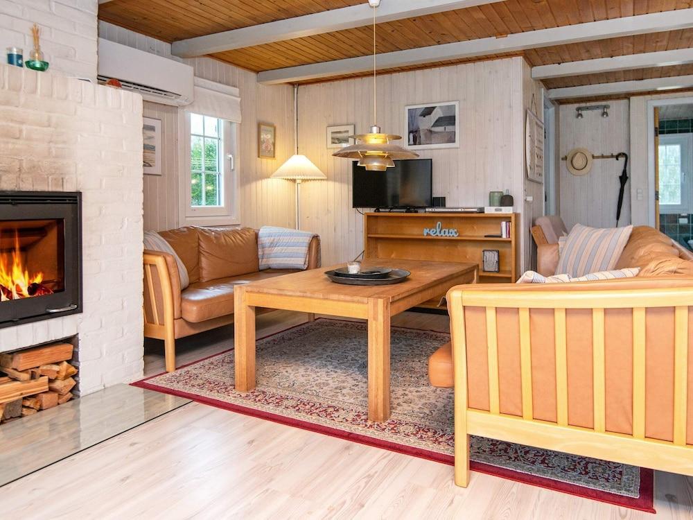 Detached Holiday Home in Henne near Sea