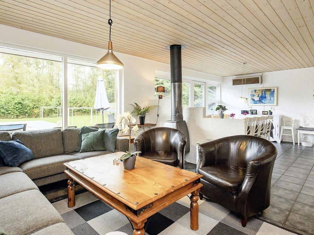 10 Person Holiday Home in Vaeggerlose